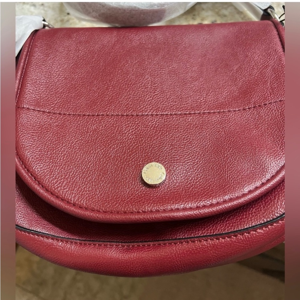 👜 NWT Calvin Klein red saddle-moon shot handbag with removable front tassel